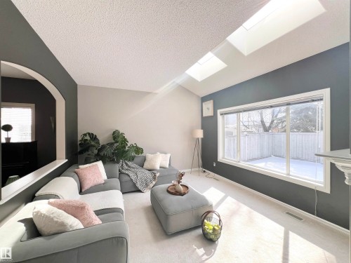 1007 Goodwin Crest, Edmonton, AB - Indoor Photo Showing Living Room