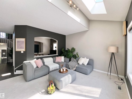 1007 Goodwin Crest, Edmonton, AB - Indoor Photo Showing Living Room