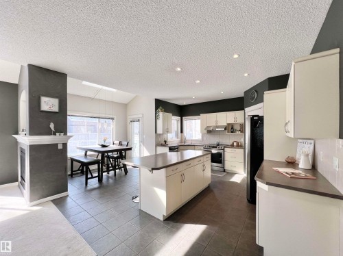 1007 Goodwin Crest, Edmonton, AB - Indoor Photo Showing Kitchen