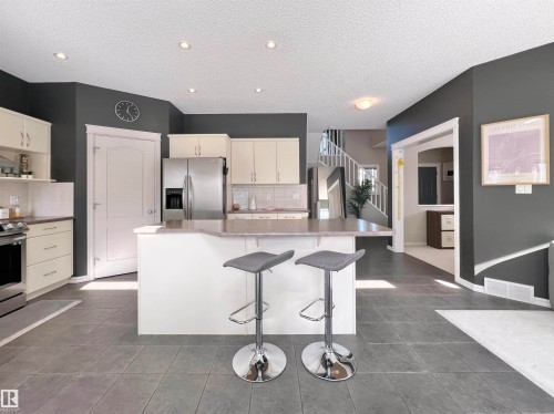 1007 Goodwin Crest, Edmonton, AB - Indoor Photo Showing Kitchen With Upgraded Kitchen
