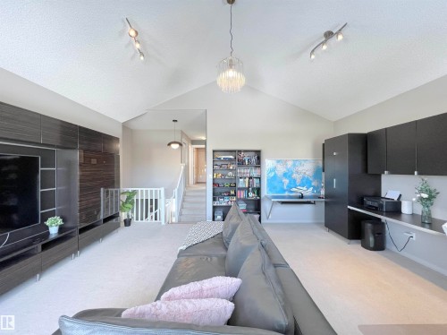 1007 Goodwin Crest, Edmonton, AB - Indoor