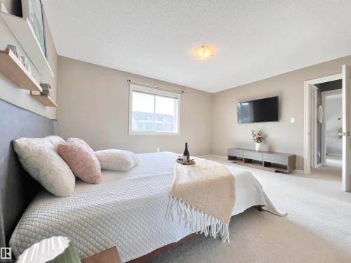 1007 Goodwin Crest, Edmonton, AB - Indoor Photo Showing Bedroom