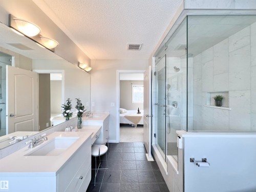 1007 Goodwin Crest, Edmonton, AB - Indoor Photo Showing Bathroom