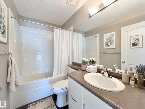 1007 Goodwin Crest, Edmonton, AB - Indoor Photo Showing Bathroom