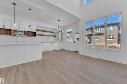 3610 40 Avenue, Beaumont, AB - Indoor Photo Showing Kitchen