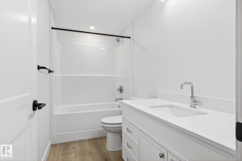 9705 68 Avenue, Edmonton, AB - Indoor Photo Showing Bathroom