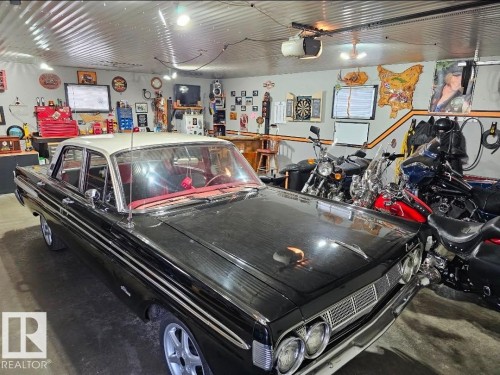 4502 48 Avenue, Thorsby, AB - Indoor Photo Showing Garage