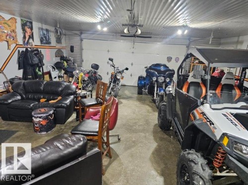 4502 48 Avenue, Thorsby, AB - Indoor Photo Showing Garage