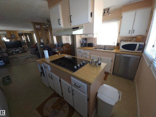 4502 48 Avenue, Thorsby, AB - Indoor Photo Showing Kitchen With Double Sink