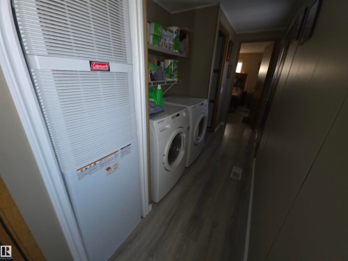 4502 48 Avenue, Thorsby, AB - Indoor Photo Showing Laundry Room