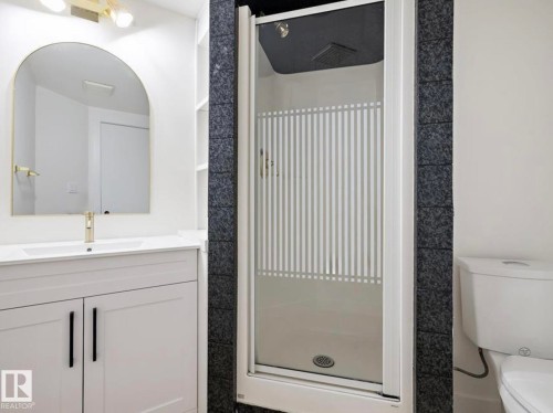14736 122 Street, Edmonton, AB - Indoor Photo Showing Bathroom