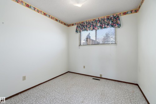 6736 31A Avenue, Edmonton, AB - Indoor Photo Showing Other Room