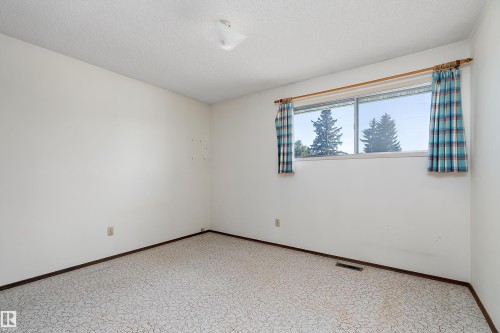 6736 31A Avenue, Edmonton, AB - Indoor Photo Showing Other Room