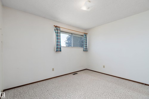 6736 31A Avenue, Edmonton, AB - Indoor Photo Showing Other Room