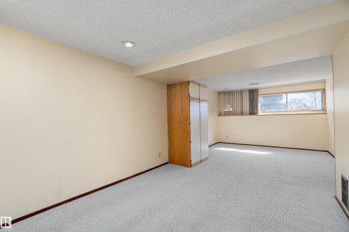 6736 31A Avenue, Edmonton, AB - Indoor