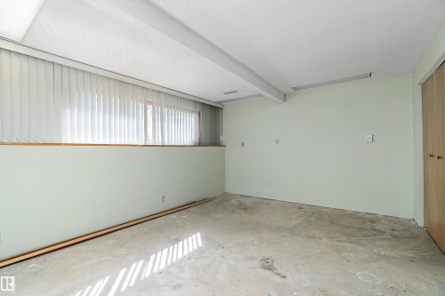 6736 31A Avenue, Edmonton, AB - Indoor