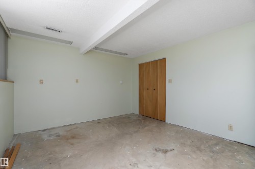 6736 31A Avenue, Edmonton, AB - Indoor