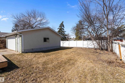 6736 31A Avenue, Edmonton, AB - Outdoor