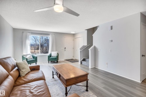 51 3075 Trelle Crescent, Edmonton, AB - Indoor Photo Showing Living Room