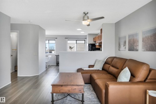 51 3075 Trelle Crescent, Edmonton, AB - Indoor Photo Showing Living Room
