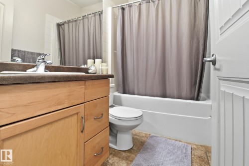 324 2503 Hanna Crescent, Edmonton, AB - Indoor Photo Showing Bathroom