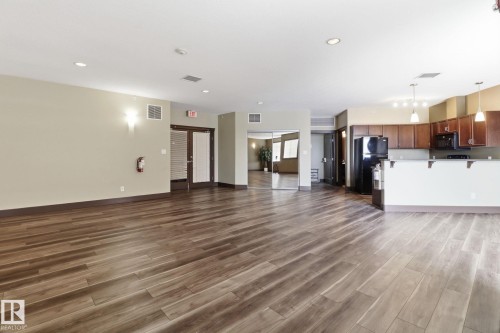 324 2503 Hanna Crescent, Edmonton, AB - Indoor Photo Showing Kitchen