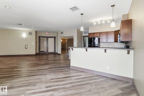 324 2503 Hanna Crescent, Edmonton, AB - Indoor Photo Showing Kitchen