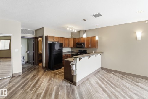 324 2503 Hanna Crescent, Edmonton, AB - Indoor Photo Showing Kitchen