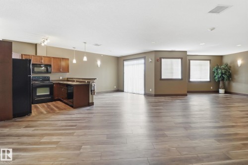 324 2503 Hanna Crescent, Edmonton, AB - Indoor Photo Showing Kitchen