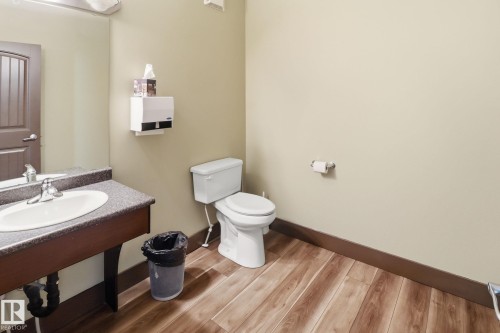 324 2503 Hanna Crescent, Edmonton, AB - Indoor Photo Showing Bathroom