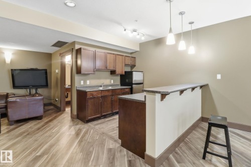 324 2503 Hanna Crescent, Edmonton, AB - Indoor Photo Showing Kitchen