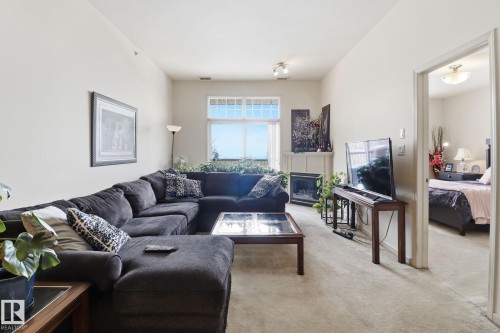324 2503 Hanna Crescent, Edmonton, AB - Indoor Photo Showing Living Room