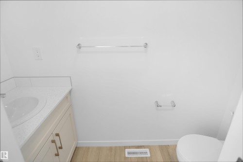 4352 Kinglet Drive, Edmonton, AB - Indoor Photo Showing Bathroom