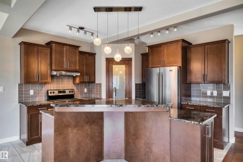 1461 Watt Drive, Edmonton, AB - Indoor Photo Showing Kitchen With Upgraded Kitchen
