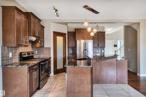 1461 Watt Drive, Edmonton, AB - Indoor Photo Showing Kitchen