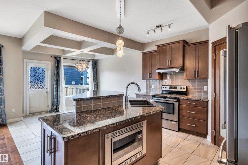 1461 Watt Drive, Edmonton, AB - Indoor Photo Showing Kitchen With Upgraded Kitchen