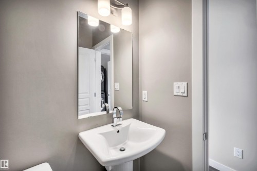 1461 Watt Drive, Edmonton, AB - Indoor Photo Showing Bathroom
