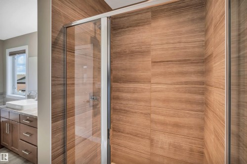 1461 Watt Drive, Edmonton, AB - Indoor Photo Showing Bathroom