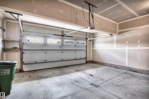 1461 Watt Drive, Edmonton, AB - Indoor Photo Showing Garage