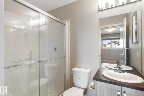 3217 11 Avenue, Edmonton, AB - Indoor Photo Showing Bathroom
