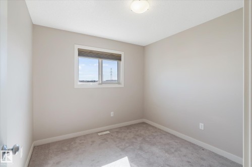 3217 11 Avenue, Edmonton, AB - Indoor Photo Showing Other Room
