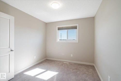 3217 11 Avenue, Edmonton, AB - Indoor Photo Showing Other Room