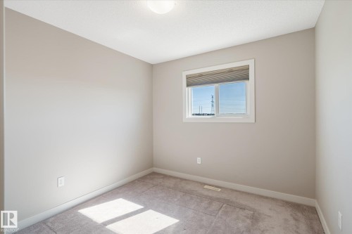 3217 11 Avenue, Edmonton, AB - Indoor Photo Showing Other Room