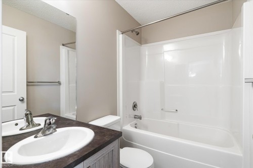 3217 11 Avenue, Edmonton, AB - Indoor Photo Showing Bathroom