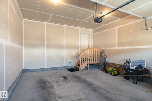 3217 11 Avenue, Edmonton, AB - Indoor Photo Showing Garage