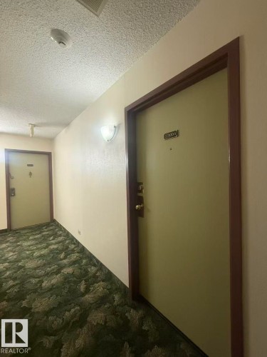 Entryway featuring a patterned carpet, light-colored walls, and a recessed ceiling light - 1004 11027 87 Avenue, Edmonton, AB - Indoor Photo Showing Other Room