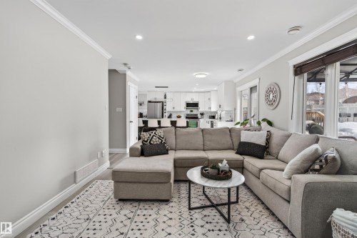 807 Beach Avenue, Cold Lake, AB - Indoor Photo Showing Living Room