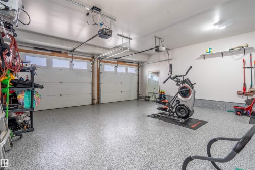 807 Beach Avenue, Cold Lake, AB - Indoor Photo Showing Garage