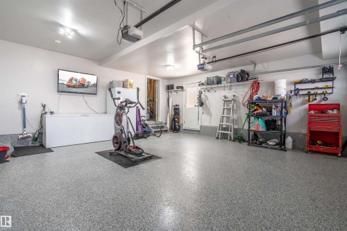 807 Beach Avenue, Cold Lake, AB - Indoor Photo Showing Garage