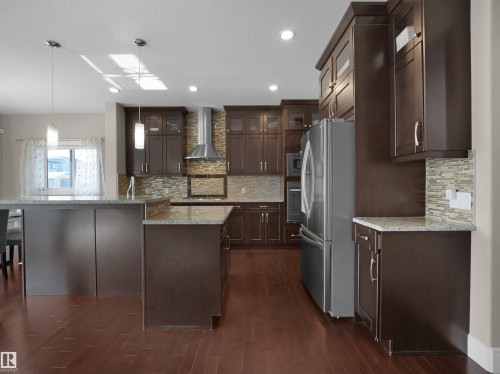 3694 Claxton Place, Edmonton, AB - Indoor Photo Showing Kitchen With Upgraded Kitchen